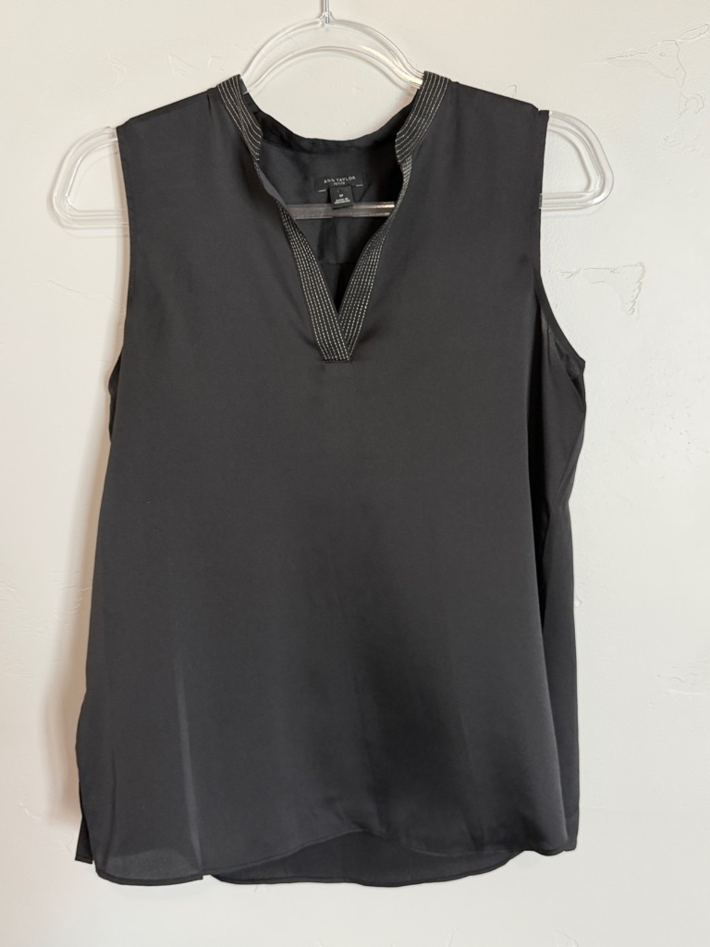 Ann Taylor Black Sleeveless V-Notch Blouse